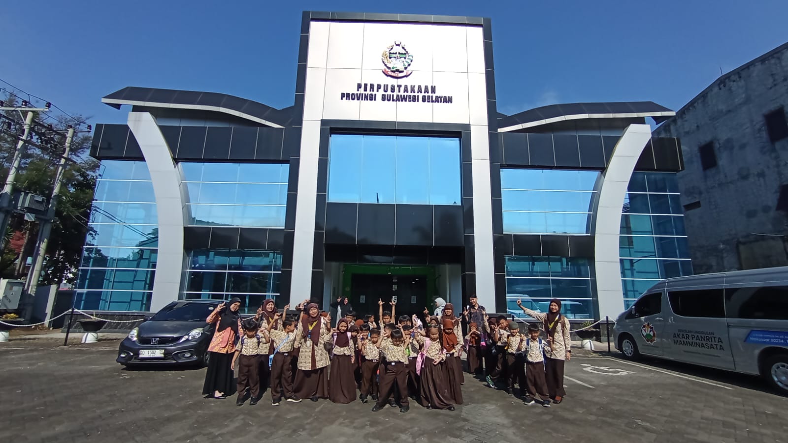 SISWA SD AKAR PANRITA MAMMINASATA OUTING CLASS KE PERPUSTAKAAN PROVINSI SULAWESI SELATAN